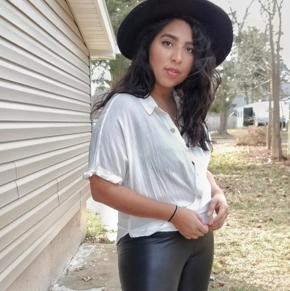 UP IN THE CLOUDS WHITE BUTTON TOP - Picture 14 of 16